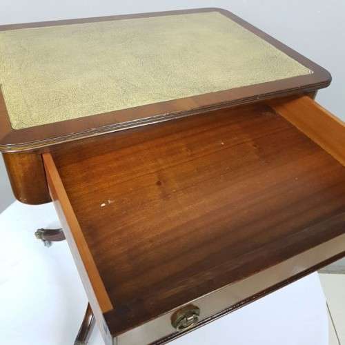 A spectacular vintage "Duncan Phyfe" inspired mahogany console/ hallway table with a single drawer