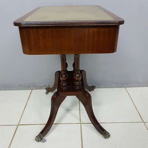 A spectacular vintage "Duncan Phyfe" inspired mahogany console/ hallway table with a single drawer