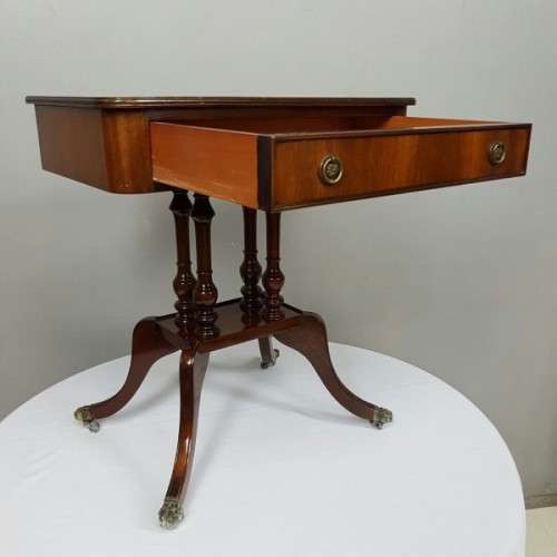 A spectacular vintage "Duncan Phyfe" inspired mahogany console/ hallway table with a single drawer