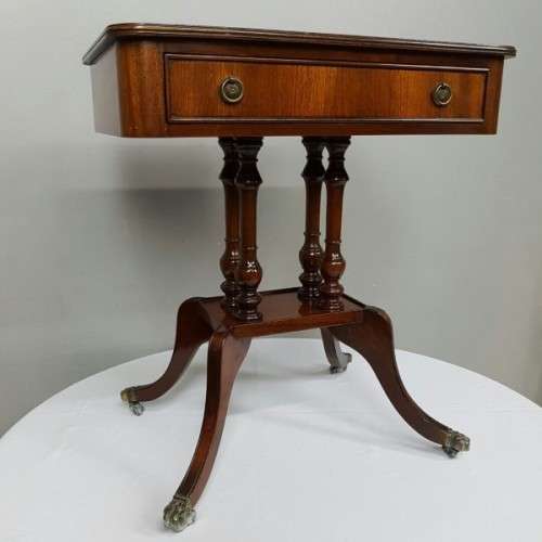 A spectacular vintage "Duncan Phyfe" inspired mahogany console/ hallway table with a single drawer