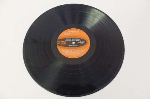 A lovely "Dionne Warwick's Golden Hits" (1970) vinyl in great condition