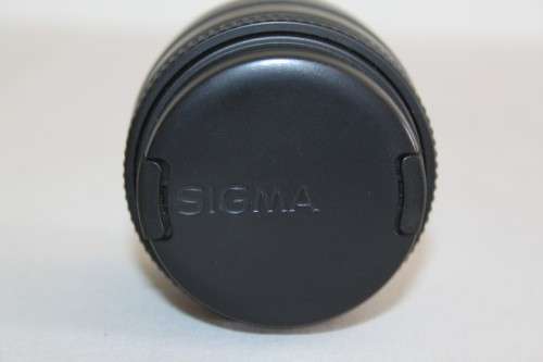 **RS17** A Sigma (for Minolta) Super-Wide II macro lens with its protective casing and lens hood