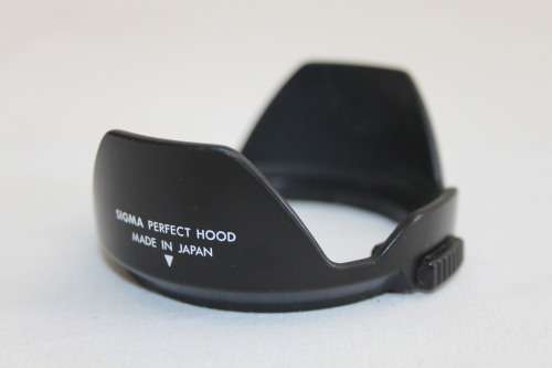 **RS17** A Sigma (for Minolta) Super-Wide II macro lens with its protective casing and lens hood