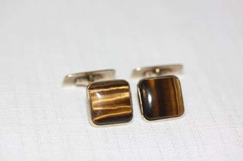 A stunning pair of 9ct yellow gold gents "whale-back" cuff-links w/ beautiful deep tigers eye stones