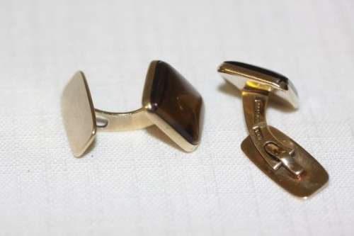 A stunning pair of 9ct yellow gold gents "whale-back" cuff-links w/ beautiful deep tigers eye stones