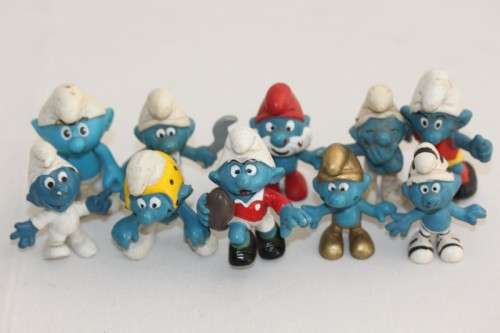An awesome collection of 10x highly collectable (scarce) vintage Smurf figurines - RS17Sale
