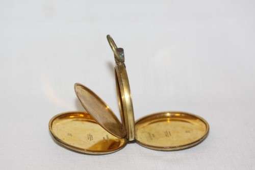 A beautiful collection of assorted vintage & antique mechanical pocket watches for spares/ repairs
