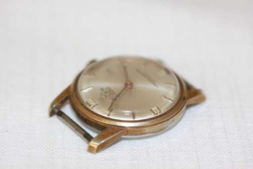 An incredible vintage Swiss made 21 Jewell "Buler" Calendar Nivarox Gents gold plated watch