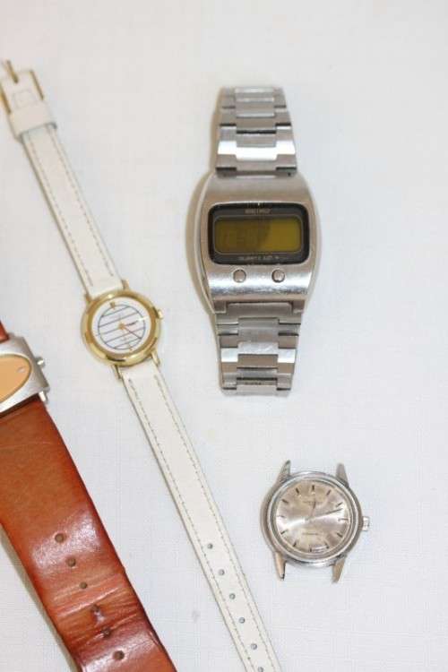 A 'job lot' of assorted ladies & gents watches for spares or for restoration incl Swatch - RS17Sale