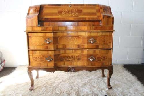 A spectacular vintage Queen Anne fall-top writing bureau with stunning inlays and 2x large drawers