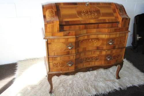 A spectacular vintage Queen Anne fall-top writing bureau with stunning inlays and 2x large drawers