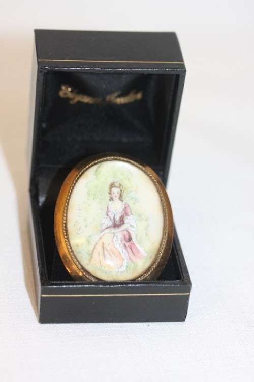 A gorgeous vintage mid-century "Thomas L. Mott" hand painted gold plated Art Deco ladies brooch