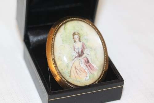 A gorgeous vintage mid-century "Thomas L. Mott" hand painted gold plated Art Deco ladies brooch