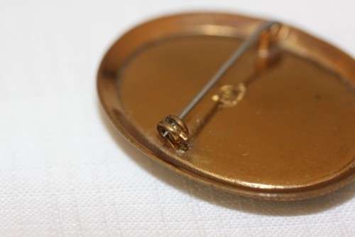 A gorgeous vintage mid-century "Thomas L. Mott" hand painted gold plated Art Deco ladies brooch
