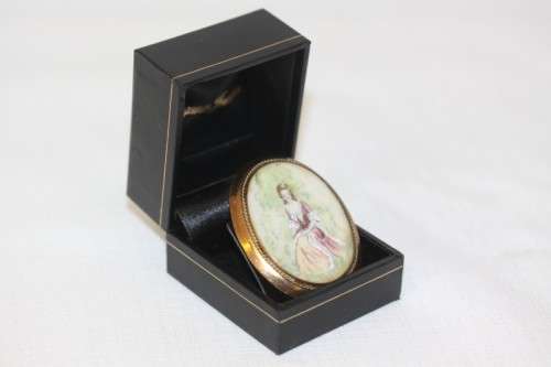 A gorgeous vintage mid-century "Thomas L. Mott" hand painted gold plated Art Deco ladies brooch