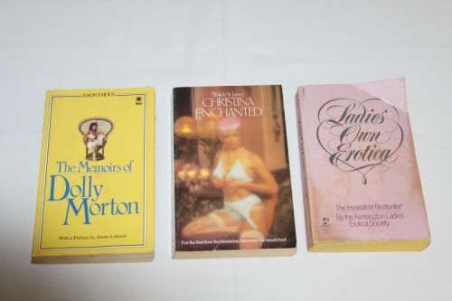A great collection of 21x assorted erotica novel softcover books; perfect for retail bid/book RS17