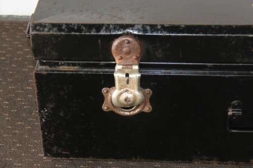 Awesome large vintage c1970's metal travel/ storage trunk; loads of space for storage - RS17Sale