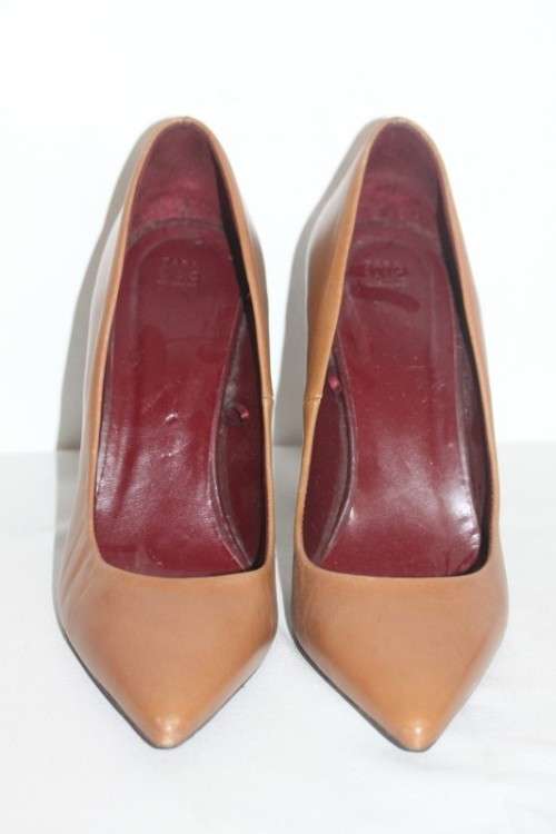 An awesome pair of Cognac brown "Zara" Basic collection stiletto heels in gorgeous condition