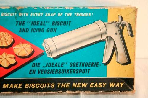 Vintage "Nu-world Industries" Aluminium cookie cutter & icing gun in its original box RS17Sale
