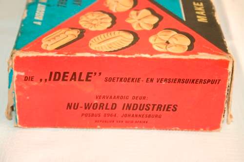 Vintage "Nu-world Industries" Aluminium cookie cutter & icing gun in its original box RS17Sale