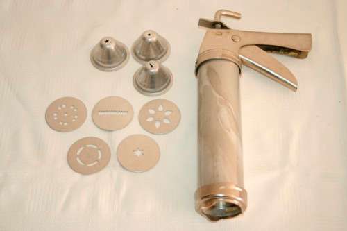Vintage "Nu-world Industries" Aluminium cookie cutter & icing gun in its original box RS17Sale