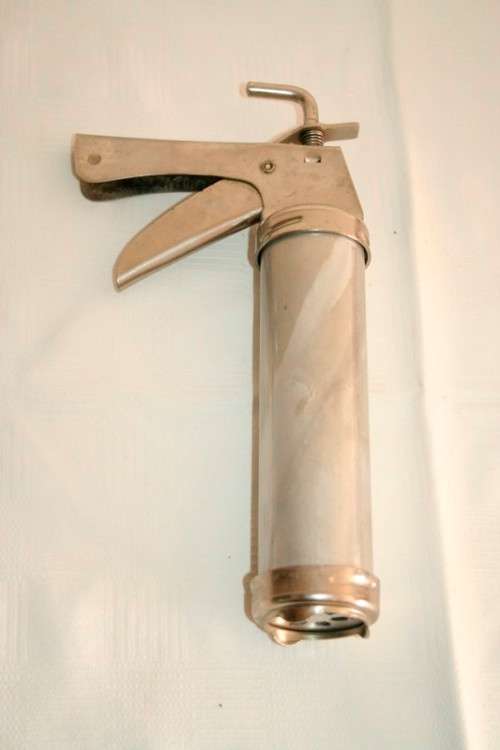 Vintage "Nu-world Industries" Aluminium cookie cutter & icing gun in its original box RS17Sale