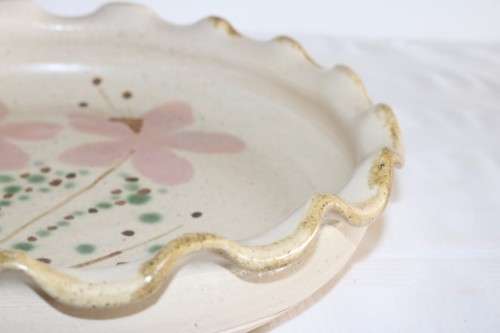 Great pottery display plate - stunning in your kitchen/ living room - in great condition - RS17Sale