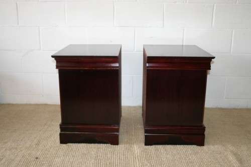 Two wonderful modern single drawer bedside pedestals in amazing condition - Price/pedestal