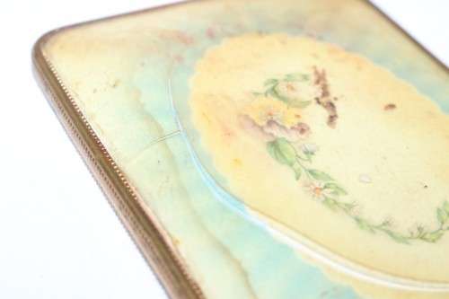 A lovely and elegant vintage handheld vanity mirror with bevelled glass - RS17Sale