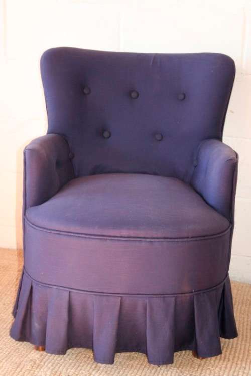 A wonderful upholstered button-back ladies skirted vanity chair in great condition - RS17Sale