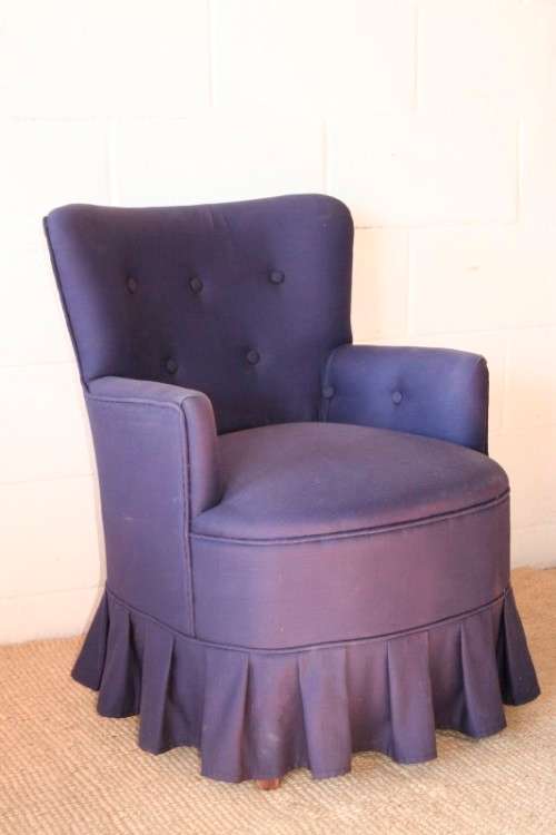 A wonderful upholstered button-back ladies skirted vanity chair in great condition - RS17Sale