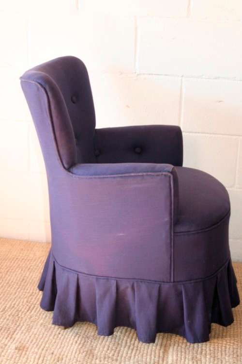 A wonderful upholstered button-back ladies skirted vanity chair in great condition - RS17Sale