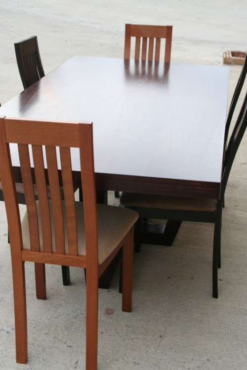 An awesome and stylish modern-styled 6 to 8 seater dining suite in excellent condition
