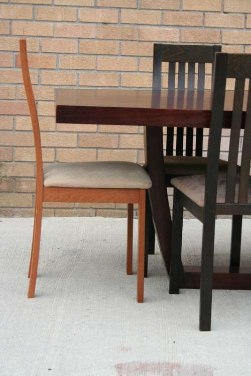 An awesome and stylish modern-styled 6 to 8 seater dining suite in excellent condition