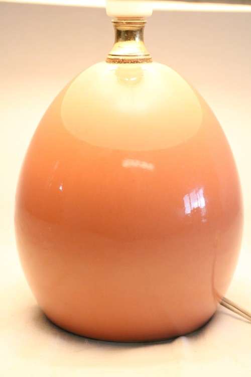 A lovely porcelain salmon-coloured coffee table lamp with a shade - very stylish - RS17Sale