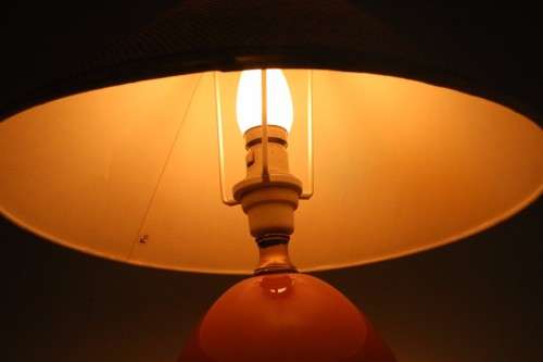 A lovely porcelain salmon-coloured coffee table lamp with a shade - very stylish - RS17Sale
