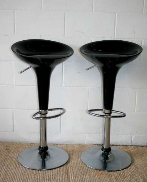 A pair of wonderful funky black & chrome height adjustable bombo style bar/counter chairs - RS17Sale