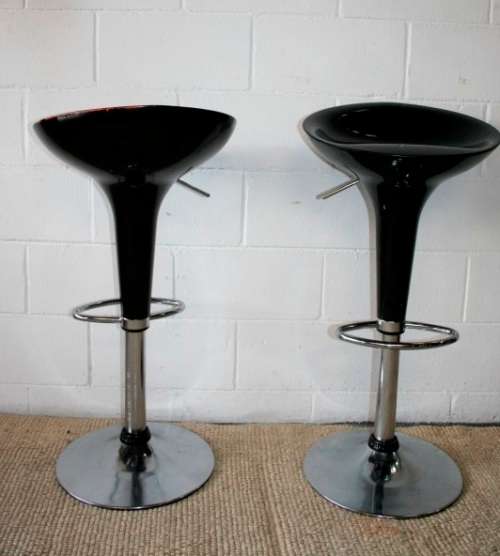 A pair of wonderful funky black & chrome height adjustable bombo style bar/counter chairs - RS17Sale