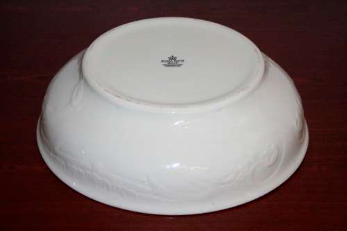 A beautiful X-large (39.5cm) Belgian made Royal Boch "Classic" Ivory porcelain bowl = Stunning!!!