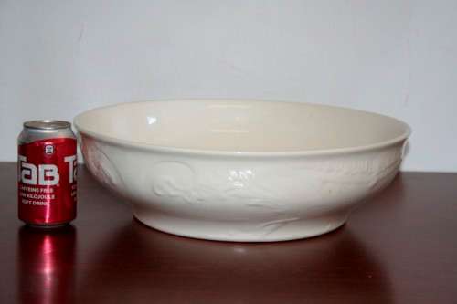 A beautiful X-large (39.5cm) Belgian made Royal Boch "Classic" Ivory porcelain bowl = Stunning!!!