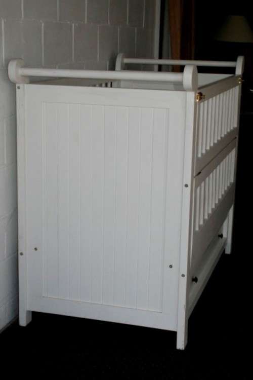 Price reduced!!! White babies crib bed/ cot w/ brass safety latches, fold-down side & large draw!