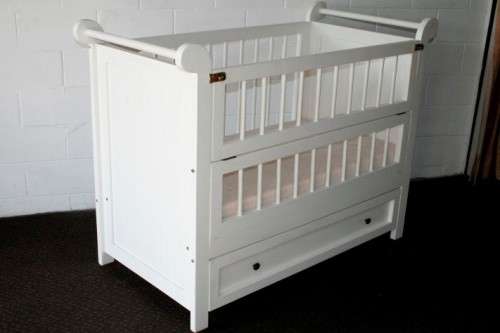 Price reduced!!! White babies crib bed/ cot w/ brass safety latches, fold-down side & large draw!