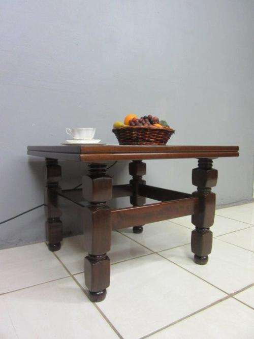 A beautiful well-made vintage/ retro wooden coffee/ occasional table - looks stunning! - RS17Sale