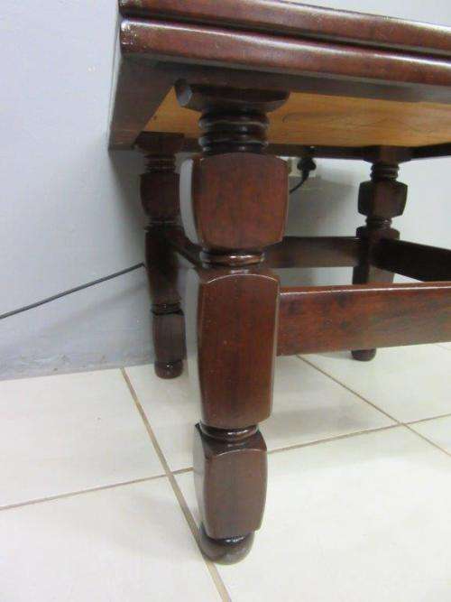 A beautiful well-made vintage/ retro wooden coffee/ occasional table - looks stunning! - RS17Sale