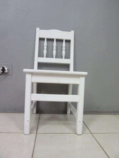 A solid wooden white dining in good condition - perfect for a beach house!