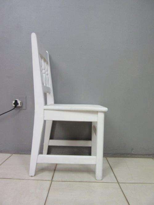 A solid wooden white dining in good condition - perfect for a beach house!