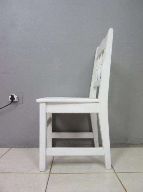 A solid wooden white dining in good condition - perfect for a beach house!