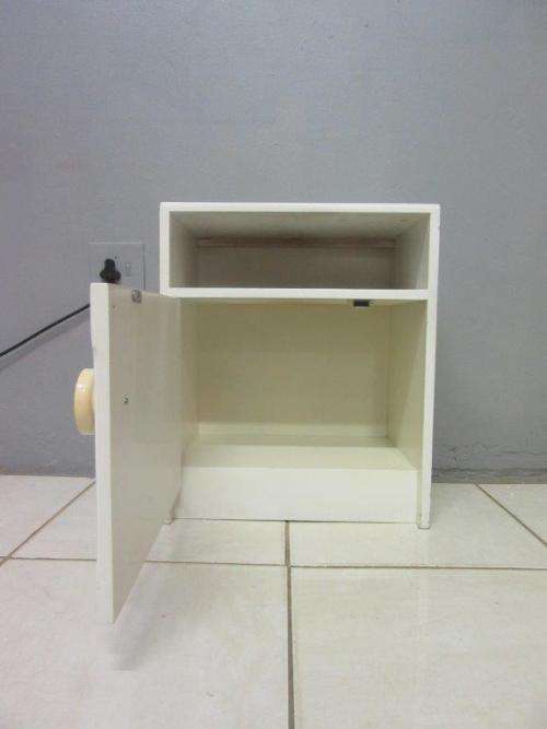 Retro white single-door bedside pedestal in great condition - lovely in any bedroom!RS17Sale