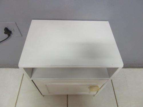 Retro white single-door bedside pedestal in great condition - lovely in any bedroom!RS17Sale