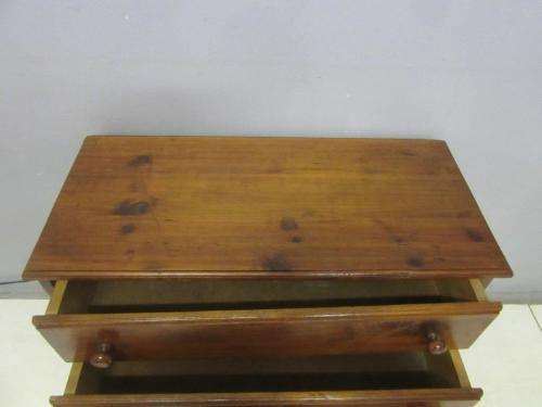 An lovely vintage 4-drawer chest of drawers with ample storage space - great for any bedroom.